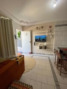 a large living room with a tv and a table at Casa temporada Aracaju in Aracaju