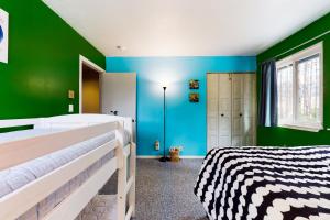 Giường trong phòng chung tại White Mountains Waterville Retreat +22 ảnh