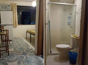 2 fotografias de uma casa de banho com um WC e um chuveiro em Apartamento da sereia itapua em Salvador