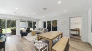 Khu vực ghế ngồi tại Hop Skip and Jump To The Beach