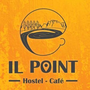 ネウケンにあるIl Point Hostel Cafeの病院のカフェを指すと書いてある