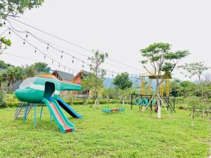 Zona de juegos infantil en Hoàng Yến Garden Ba Vì