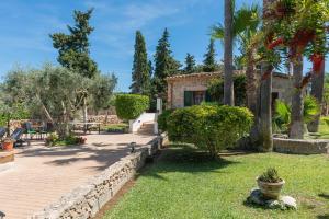 a house with a garden and a walkway at Es Pujolet - Alcudia in Port d'Alcudia