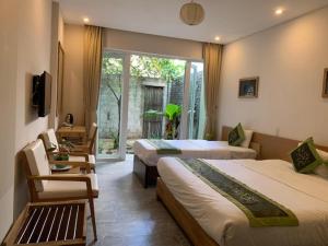 Giường trong phòng chung tại Jolie Villa Hoi An