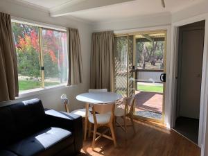Χώρος καθιστικού στο River Bend Caravan Park