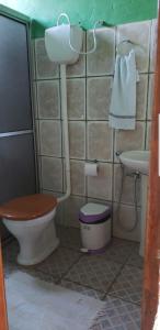 a small bathroom with a toilet and a sink at Pousada Boto in Salvaterra