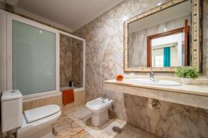A bathroom at Villa Calma by Villa Plus