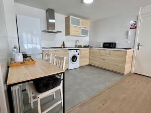 Kuchyňa alebo kuchynka v ubytovaní Apartamento Aguanaz 1