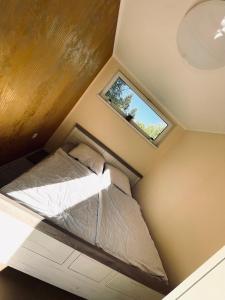 מיטה או מיטות בחדר ב-Kemp Pod Lipami