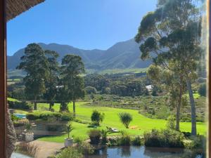 صورة لـ The Guardian Hermanus Luxury Self-Catering Hemel en Aarde Valley في هيرمانوس +74 صورة