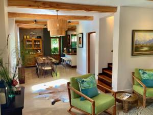 صورة لـ The Guardian Hermanus Luxury Self-Catering Hemel en Aarde Valley في هيرمانوس