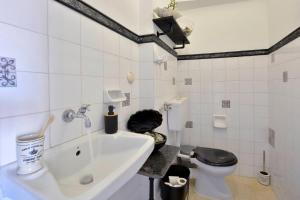 Koupelna v ubytování Vassiliki Town Suite