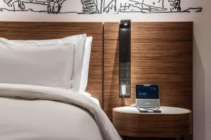 Letto o letti in una camera di UrCove by Hyatt Shanghai Lujiazui Expo Center