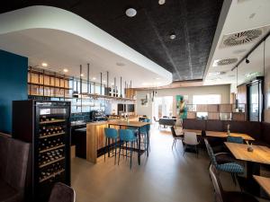 Kuchyň nebo kuchyňský kout v ubytování freilich. Bistro. Bar. Hotel - digitaler self check in + 9 fotografií