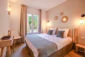 Posteľ alebo postele v izbe v ubytovaní Ombre des pins à Saint Tropez XIX