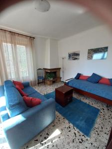 a living room with two beds and a couch at CASA PEONIA Lovely Flat in Moneglia +31 photos