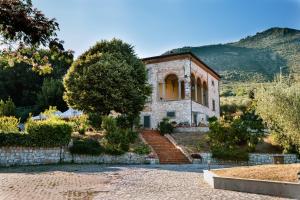 A general mountain view or a mountain view taken from the country house