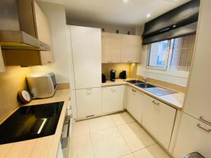 Fotografia z galérie ubytovania Two bedroom apartment in the center of Cannes a few steps from the Croisette and the Palais - 2078 v Cannes
