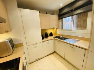 Fotografia z galérie ubytovania Two bedroom apartment in the center of Cannes a few steps from the Croisette and the Palais - 2078 v Cannes