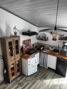Kuchyňa alebo kuchynka v ubytovaní La Casita: Studio cosy indépendant de 25 m²