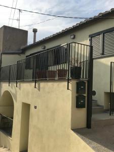 a balcony on the side of a house at Encantadora casa rural Can Vidal in Espolla
