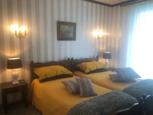 L'enclos Des Lys, Villa Raffinée Proche de la Mer, Linge Inclus客房内的一张或多张床位