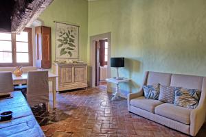 Posedenie v ubytovaní Castello di Montegufoni by PosarelliVillas