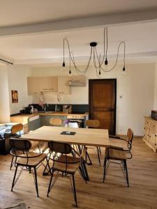 Posedenie v ubytovaní Maison de village rénovée