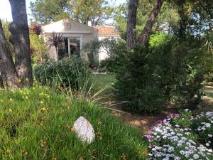 L'enclos Des Lys, Villa Raffinée Proche de la Mer, Linge Inclus外面的花园