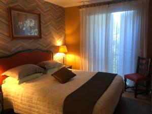 L'enclos Des Lys, Villa Raffinée Proche de la Mer, Linge Inclus客房内的一张或多张床位