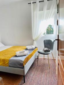 A bed or beds in a room at Apartment Plaza Colmenillas Még 17 kép