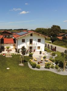 an aerial view of a house with a yard at Ferienwohnungen Schneckenhausen in Pittenhart