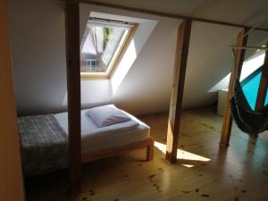 Posteľ alebo postele v izbe v ubytovaní Zielony Domek w Sztynorcie + 35 fotografií