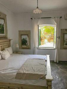 a bedroom with a large bed and a window at Villa Conte in Panayías