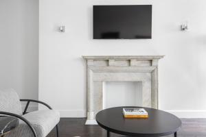 Фотография из галереи Midtown 2br w doorman wd nr Central Park NYC-1144 в Нью-Йорке