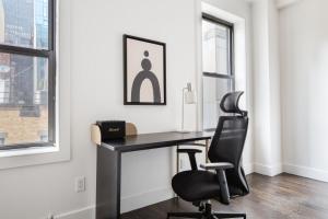 Фотография из галереи Midtown 2br w doorman wd nr Central Park NYC-1144 в Нью-Йорке