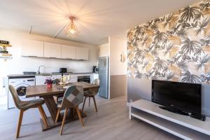 Kuchyňa alebo kuchynka v ubytovaní Kallistea - Appartement avec vue mer