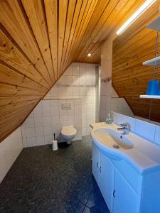 Koupelna v ubytování Ferienwohnung Zum Heuschober + 37 fotografií