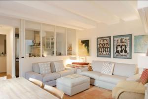 a living room with white couches and a table at Bogliasco a due passi dal mare in Bogliasco