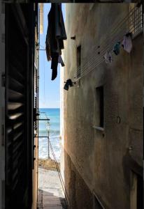 Vista generica sul mare o vista sul mare dall'interno dell'appartamento