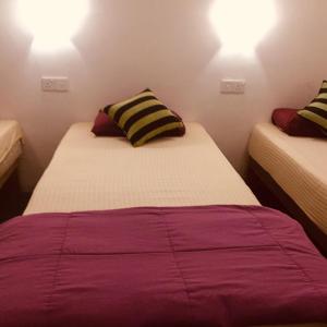Letto o letti in una camera di Tiki bar hostel ella