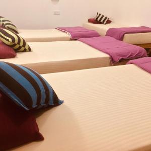 Letto o letti in una camera di Tiki bar hostel ella