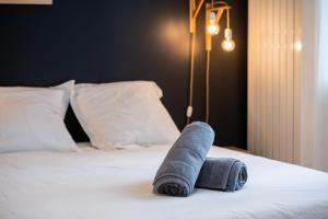 Posteľ alebo postele v izbe v ubytovaní LOFT Clim - Jacuzzi Centre Gare - Parking gratuit
