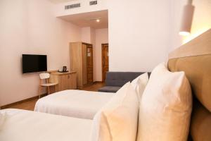 TV a/nebo společenská místnost v ubytování KUMA Hotel Gyumri