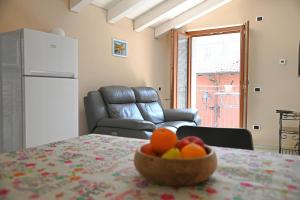 a bowl of fruit sitting on a table in a kitchen at La Stalletta in Menaggio