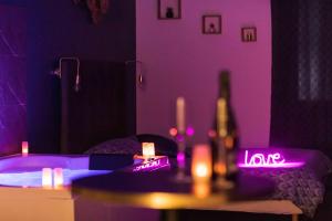 a room with a bed and a table with a bottle of wine at * Spa & Détente # Suite Privée # Tours # Netflix * in Tours