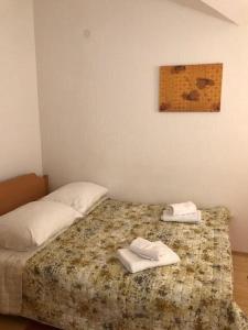 a bedroom with a bed with two towels on it at Apartment in Zaboric with sea view, balcony, air conditioning, WiFi 5178-2 in Šibenik