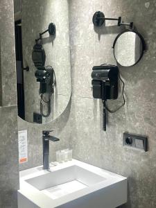 Bilik mandi di Genesis Kosher Hotel Tbilisi
