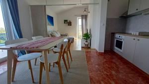 Kuchyňa alebo kuchynka v ubytovaní Villa Porto