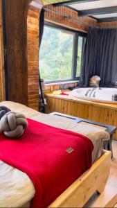 a room with two beds and a window and a tub at Zilkale Butik Otel in Çamlıhemşin